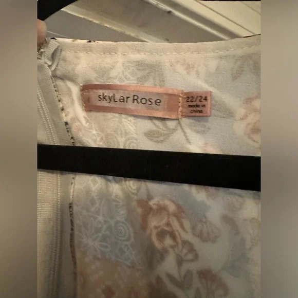 Patterned Maxi Dress - Picture 3 of 4